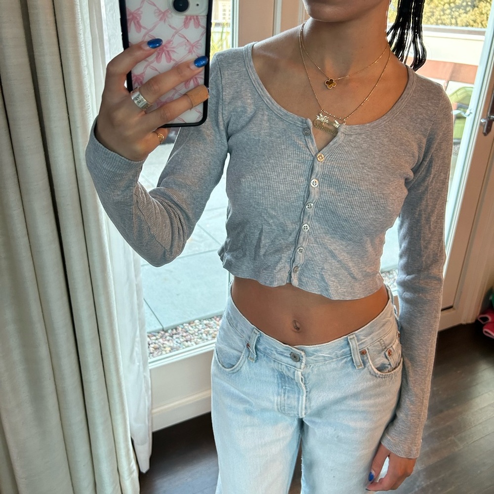 Brandy Melville ribbed cropped long sleeve shirt